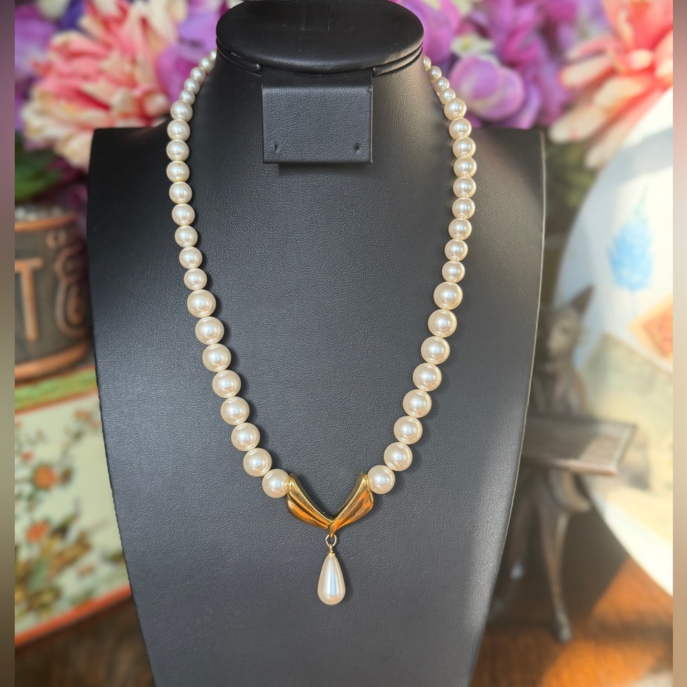Vintage Napier Signed Faux Pearl Gold Tone 80s Teardrop Necklace